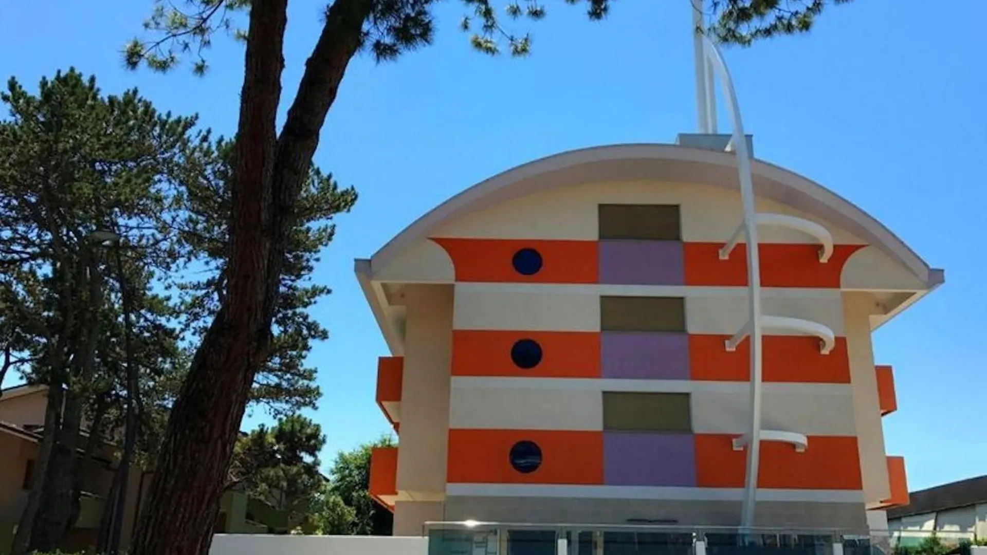 Spend Your Holiday By The Pool - Beahost Bibione Italy