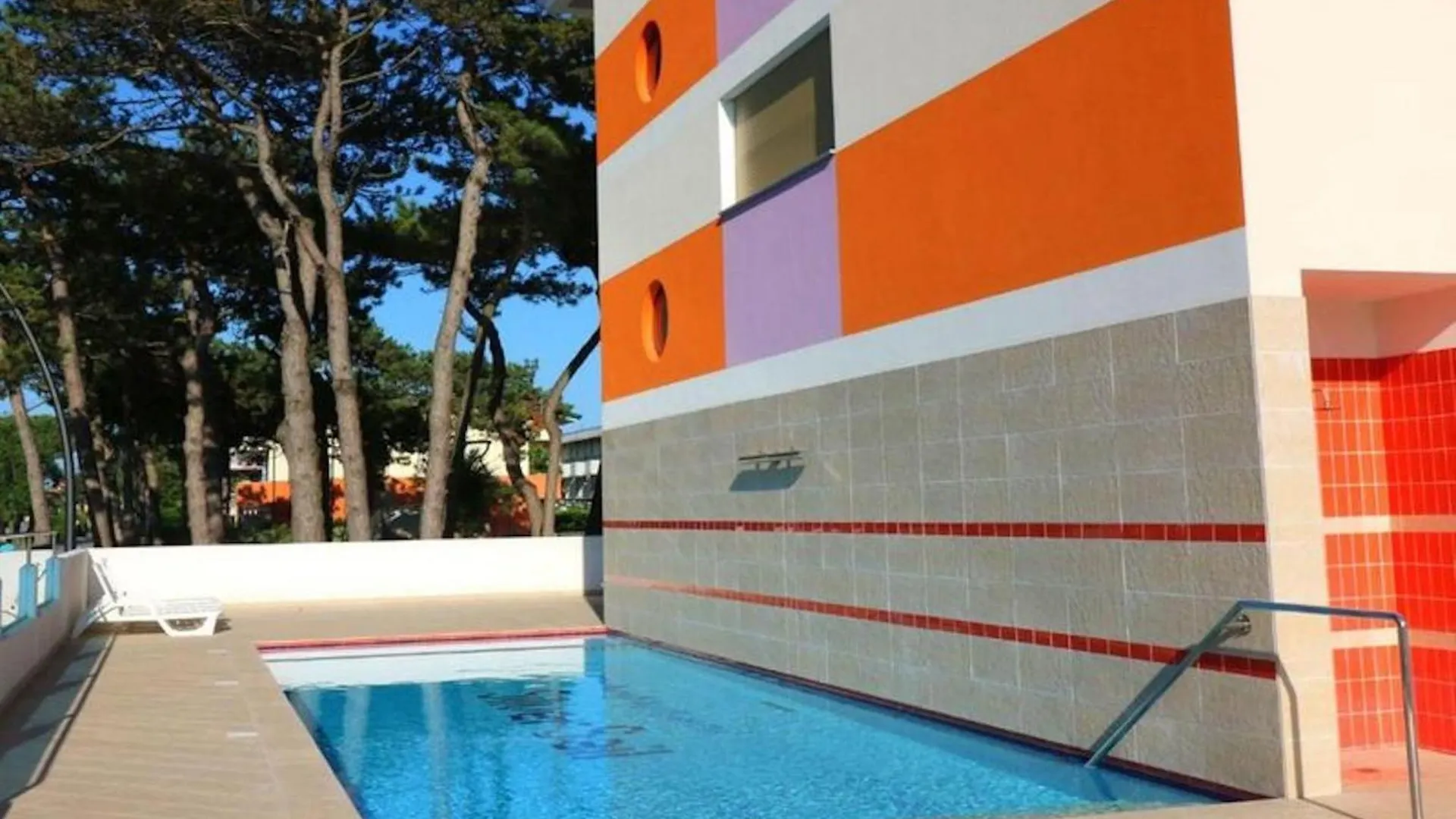 Spend Your Holiday By The Pool - Beahost Bibione 0*,  Italy