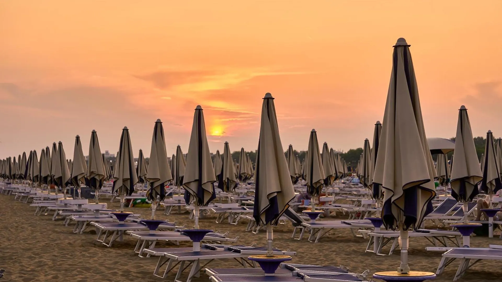 Spend Your Holiday By The Pool - Beahost Bibione Apartment