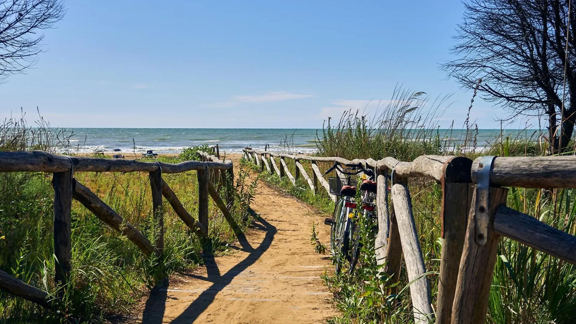 Spend Your Holiday By The Pool - Beahost Bibione Italy
